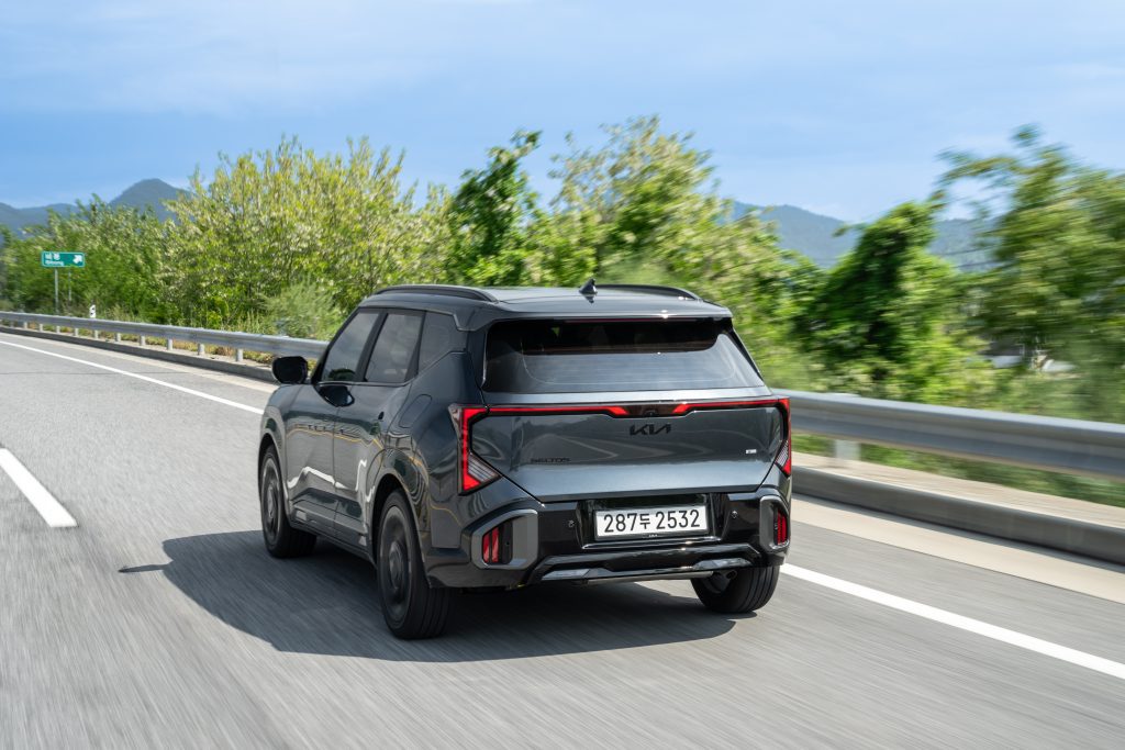 Kia Seltos, achterzijde, back, rijshot