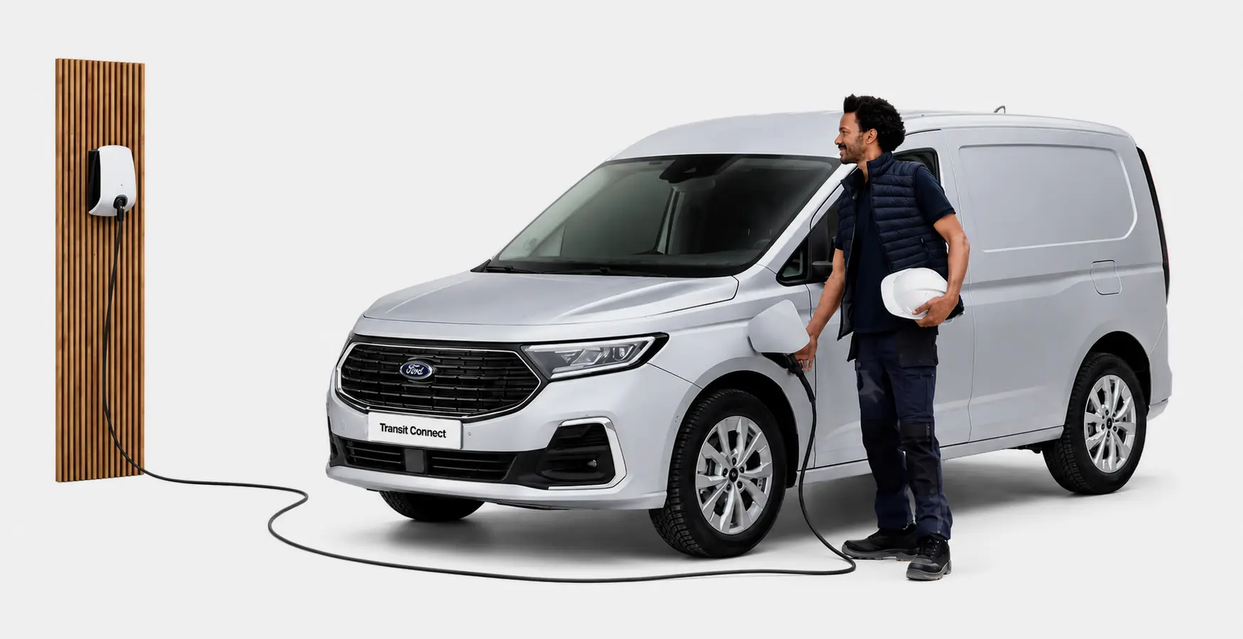Ford Transit Connect PHEV aan Laadpaal
