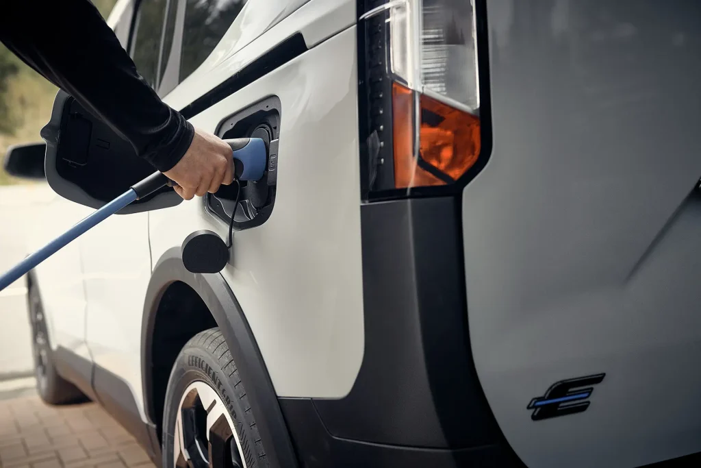 Ford E-Tourneo Courier Laden