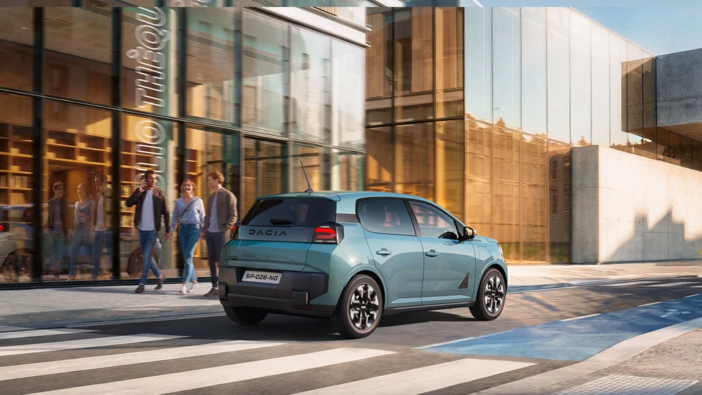 Nieuwe Dacia Spring 2026 achterkant