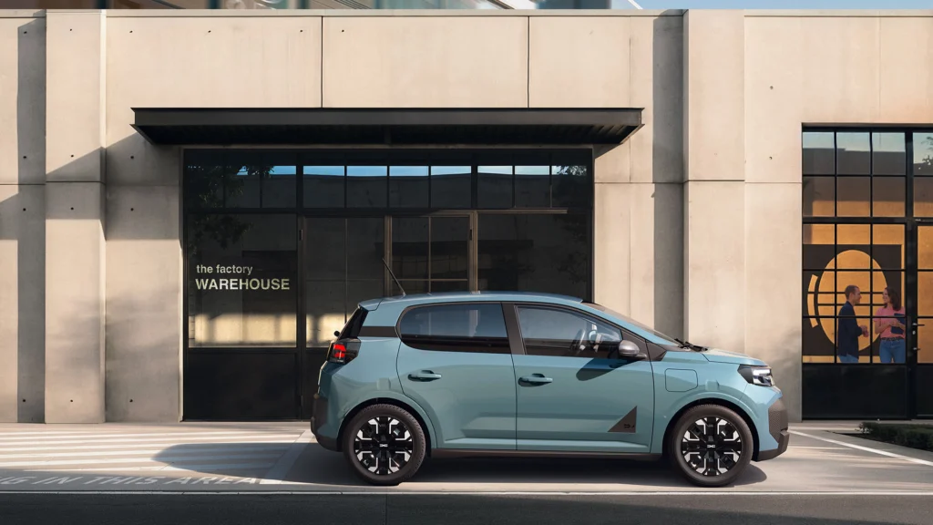 Nieuwe Dacia Spring 2026 zijkant