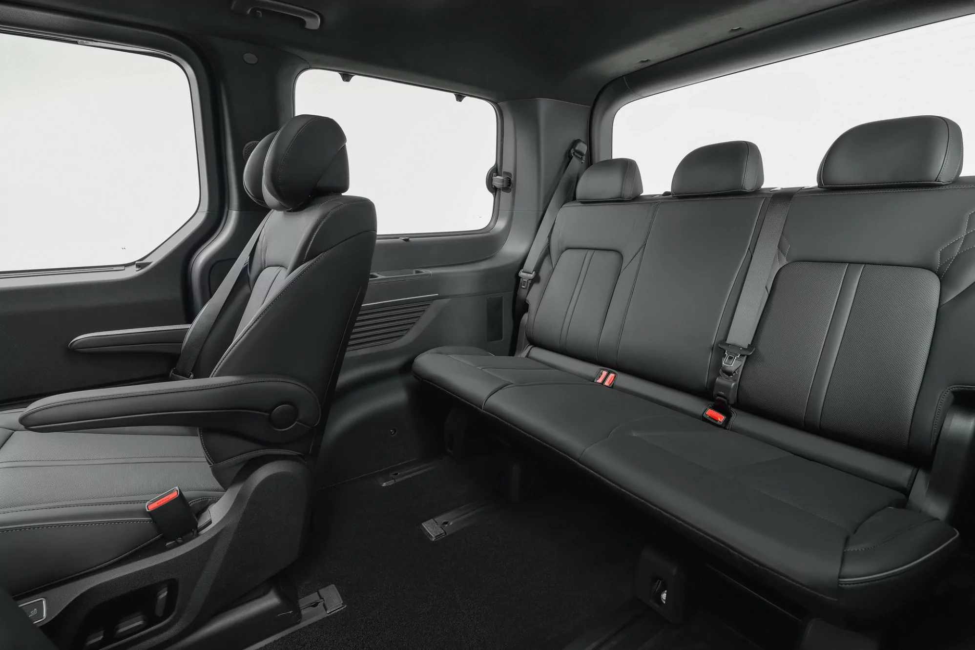 Negen zitplaatsen in de Hyundai STARIA Electric Passenger met vlakke vloer
